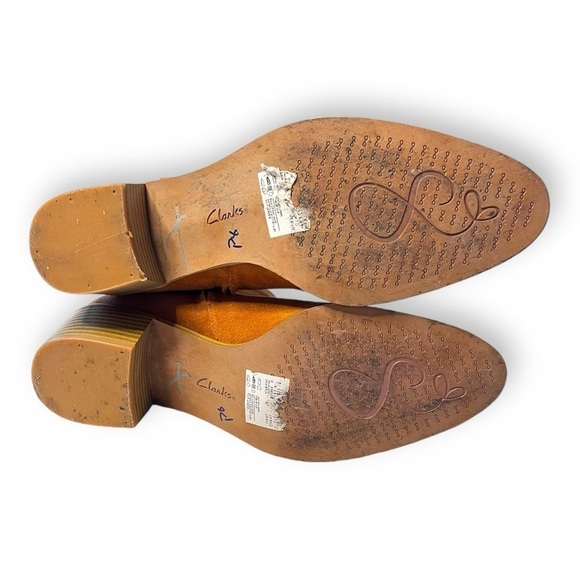 CLARK'S Breccan Myth Cognac Brown Suede Ankle Bootie EUC Size 9.5 - Picture 8 of 11